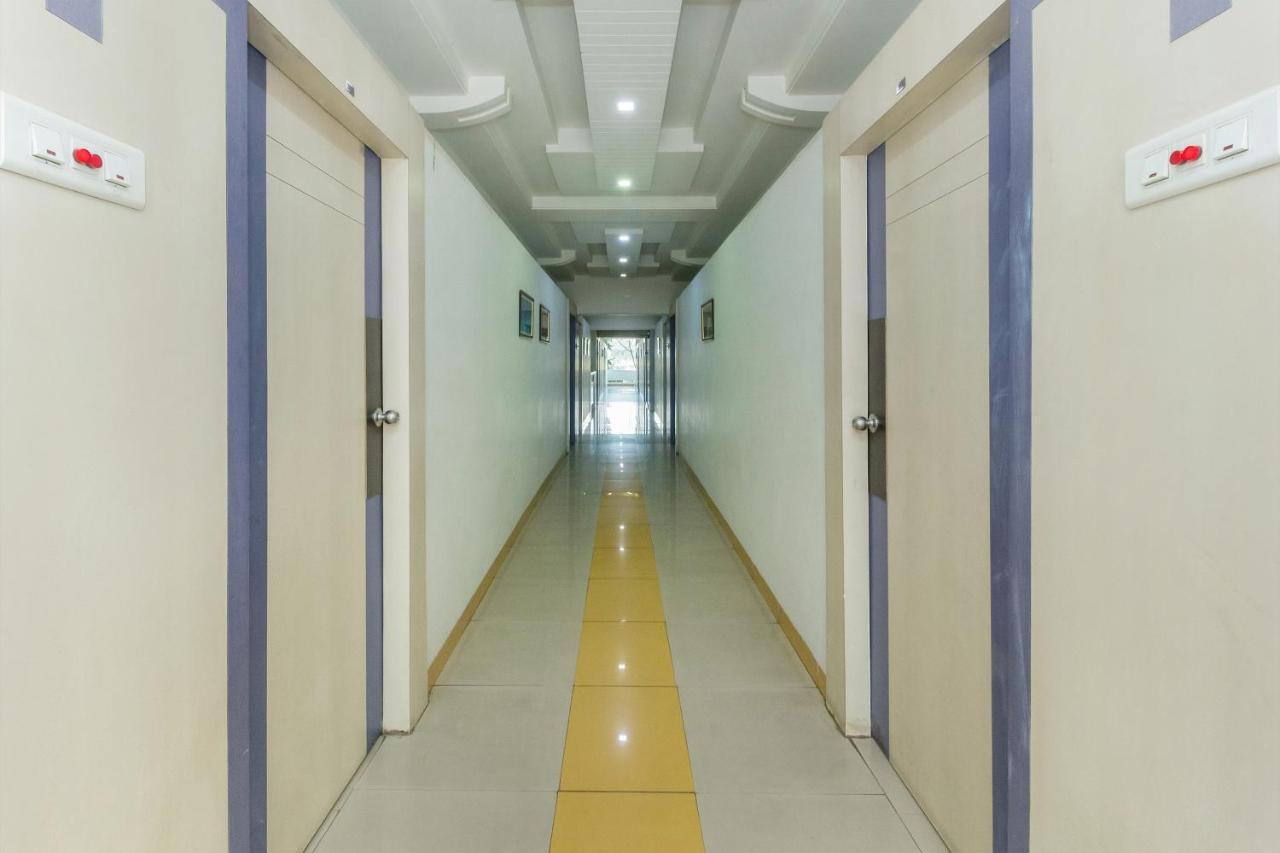 Flagship 4387 Hotel Theem Plaaza Насик Экстерьер фото